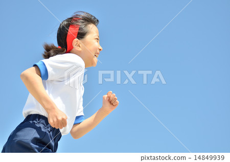 Girls running in the blue sky (gym clothes) Girls running in the blue sky (gym clothes) 14849939