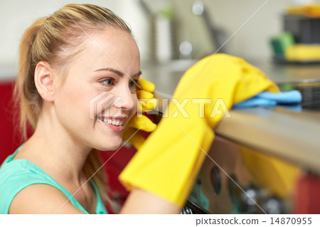 happy woman cleaning cooker at home kitchen happy woman cleaning cooker at home kitchen 14870955
