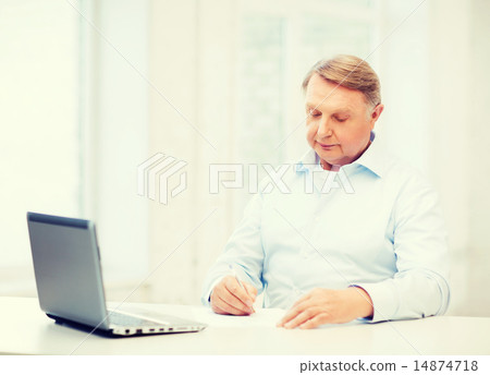 old man filling a form at home 14874718