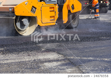 Asphalting city streets 14878358
