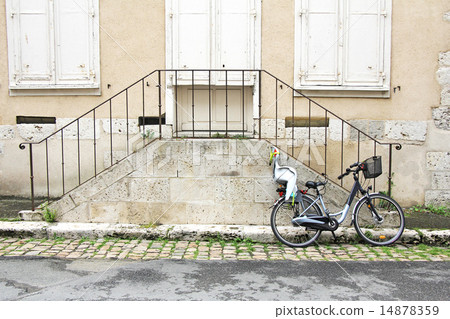 bike and stairs 14878359