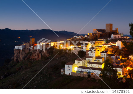 General view of Hornos de Segura in night. Andalusia 14878591