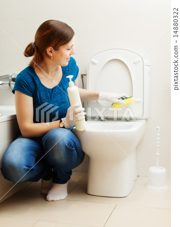woman cleaning toilet bowl with sponge 14880322