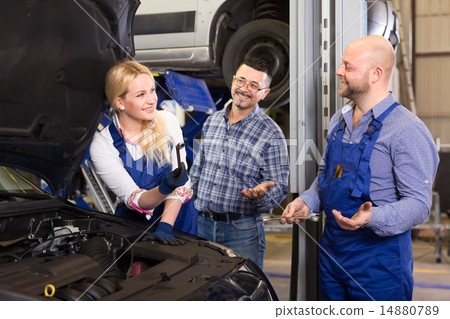 Beautiful female mechanic fixing car Beautiful female mechanic fixing car 14880789