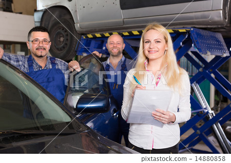 Woman and two auto mechanics 14880858