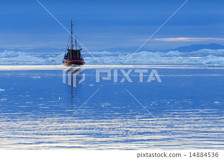Nature and landscapes of Greenland. Unique climati 14884536