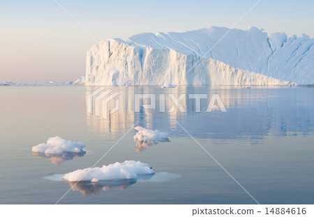 Nature and landscapes of Greenland. Unique climati 14884616