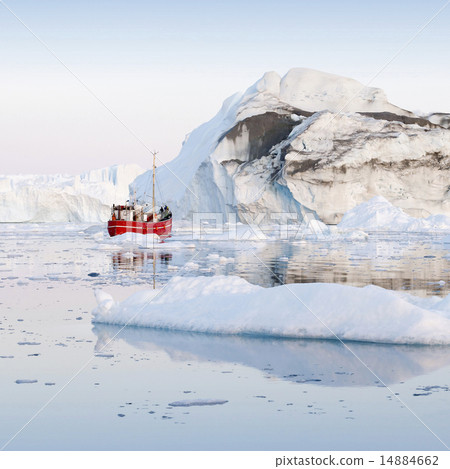 Nature and landscapes of Greenland. Unique climati 14884662