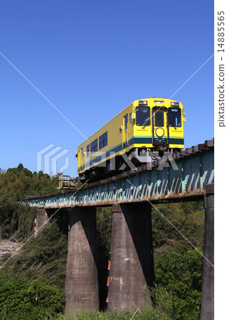 Isuimi railway going through the iron bridge Isuimi railway going through the iron bridge 14885565