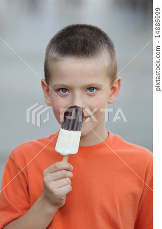 Boy and ice cream Boy and ice cream 14886999