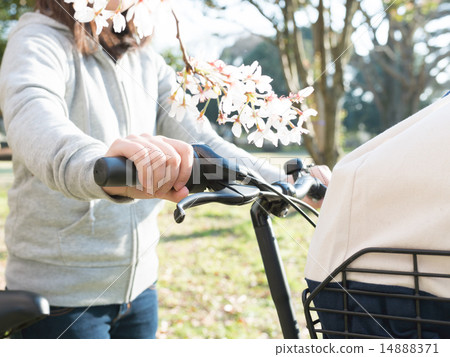 Spring cycling 14888371