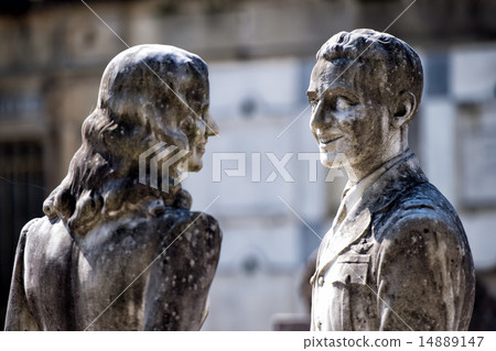 young lovers while smiling marble statue 14889147