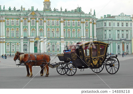 Carriage near the Hermitage in St. Petersburg Carriage near the Hermitage in St. Petersburg 14889218