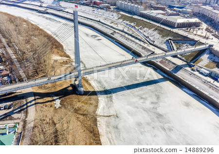 Foot "Vlyublenykh Bridge" during spring period 14889296