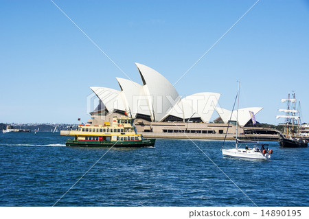 Sydney Harbor and Sydney Opera House 14890195