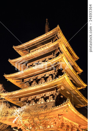 March Lights up of Kyoto Hokenikuji 5-storied tower (Yasaka Tower) 14893364