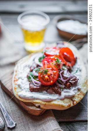 Steak sandwich with vegetables 14902251