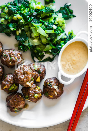 Meatballs with green salad and honey mustard sauce Meatballs with green salad and honey mustard sauce 14902400