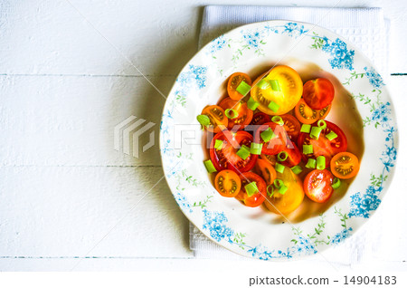 Colorful tomatoes with onion Colorful tomatoes with onion 14904183