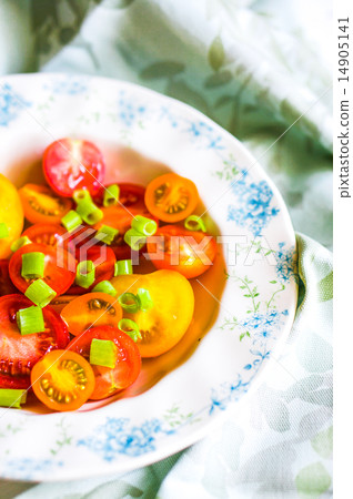 Colorful tomatoes with onion 14905141