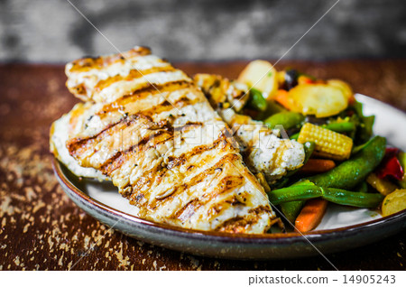 Grilled chicken with baked vegetables on rustic background 14905243