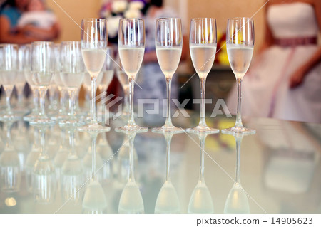 glasses of champagne cocktail reception 14905623