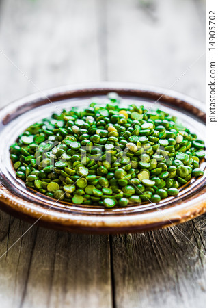 Organic split peas on wooden background 14905702