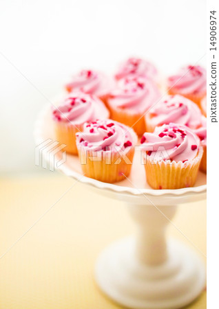 Cupcakes with pink cream and heart sprinkles 14906974
