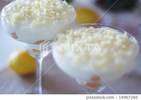 Lemon mascarpone dessert 14907260