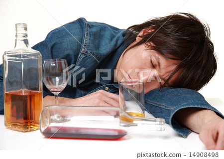 A man who is drunk 14908498