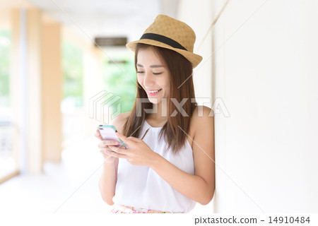 Young Chinese woman using smartphone 14910484