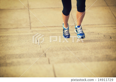 sports woman legs running up on stone stairs sports woman legs running up on stone stairs 14911729
