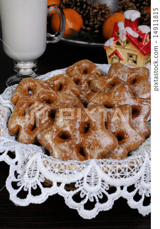 Gingerbread at the Christmas table Gingerbread at the Christmas table 14911815