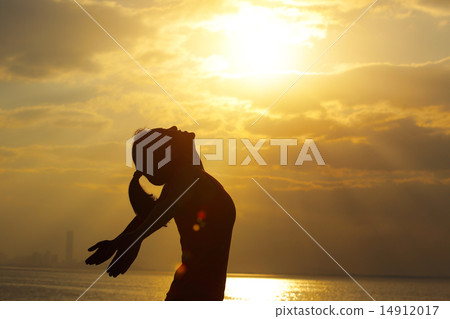 woman open arms under the sunrise at seaside 14912017