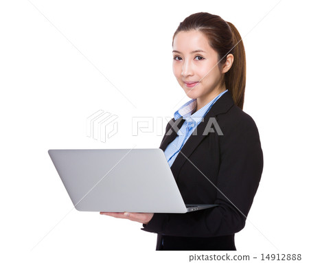 Businesswoman use of laptop computer 14912888