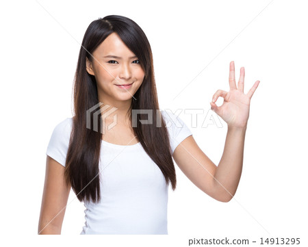 Woman with ok sign 14913295