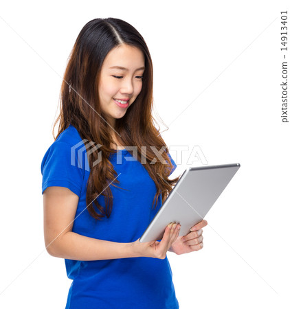 Woman use tablet Woman use tablet 14913401