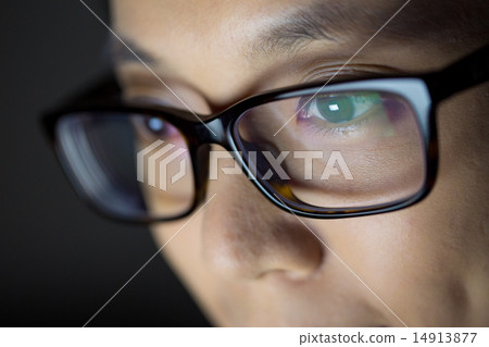 Woman use notebook computer close up Woman use notebook computer close up 14913877