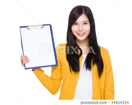 Woman show with clipboard 14914314