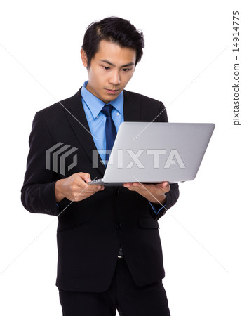 Businessman use of notebook computer 14914775