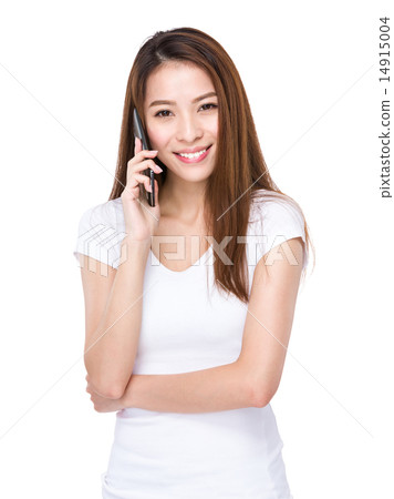 Woman talk to cellphone 14915004