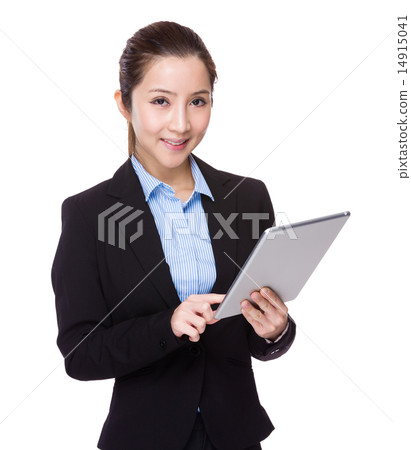 Businesswoman use of tablet Businesswoman use of tablet 14915041