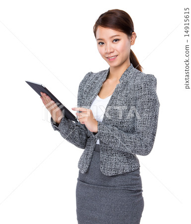 Asian Businesswoman use of tablet 14915615