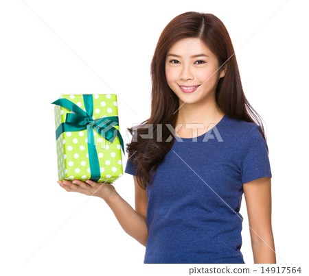 Woman hold with giftbox 14917564