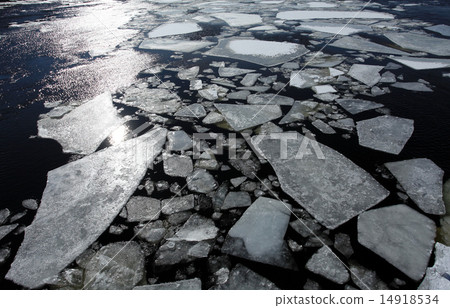 Breaking of the ice on the river Neva  14918534