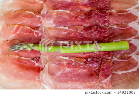 Green asparagus with ham macro Green asparagus with ham macro 14921002