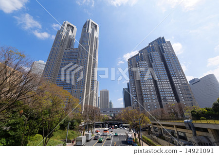 Tokyo Metropolitan Government Office and blue sky 14921091