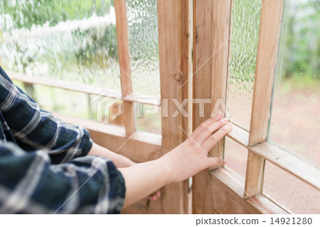Door opening and closing 14921280