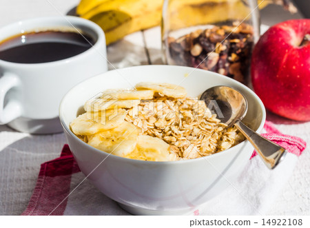 oatmeal with bananas, apples, nuts  14922108