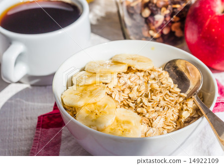 oatmeal with bananas, apples, nuts dried fruit jar 14922109
